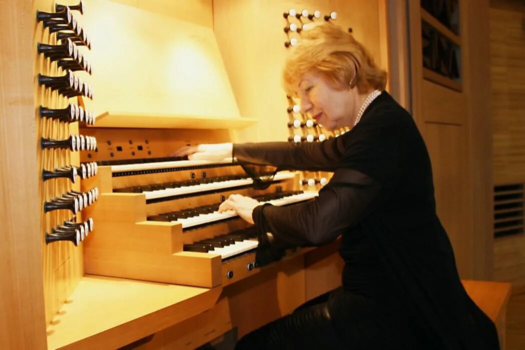 Органный концерт Бах. Орган Баха в Веймаре. Бах фото. Бах органная музыка лучшее