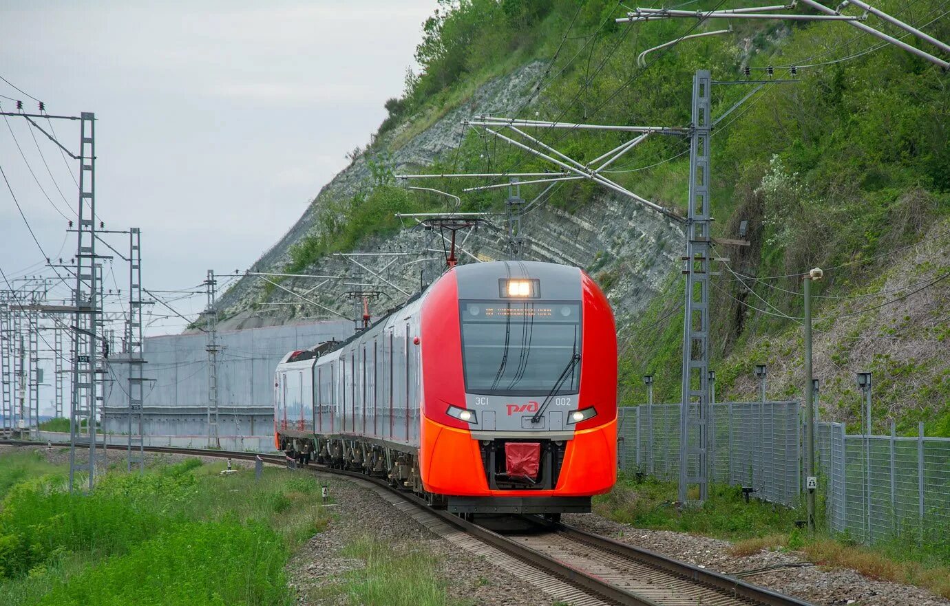 Движение поездов в сочи. Ласточка эс1 сочи. ласточка электропоезд сочи. ласточка электропоезд краснодар сочи. электричка ласточка майкоп адлер.
