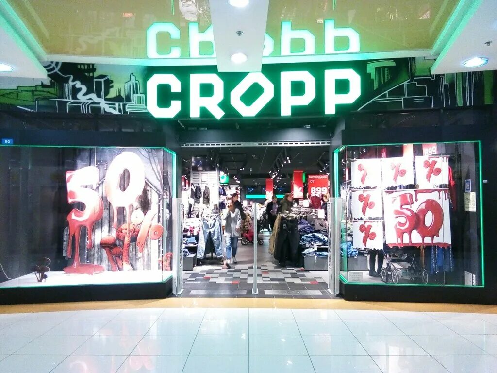 Магазин кропп в планете. Cropp магазин. Cropp brand авиапарк. Магазин кропп спб. Cr магазин одежды.