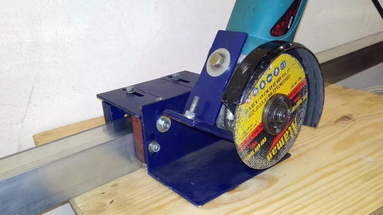 Угол для болгарки. Стойка для болгарки/Grinder Stand. Направляющие для болгарки для продольного реза 230. Станок с протяжкой для болгарки из профильной трубы 20 мм 25 мм. Стойка для болгарки. Making Angle Grinder Stand..