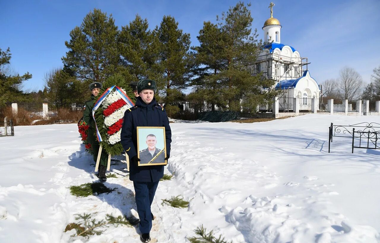 Город белый похороны погибшего. Похороны в Бельском районе Тверской. Могилы погибших на Украине Тверь.