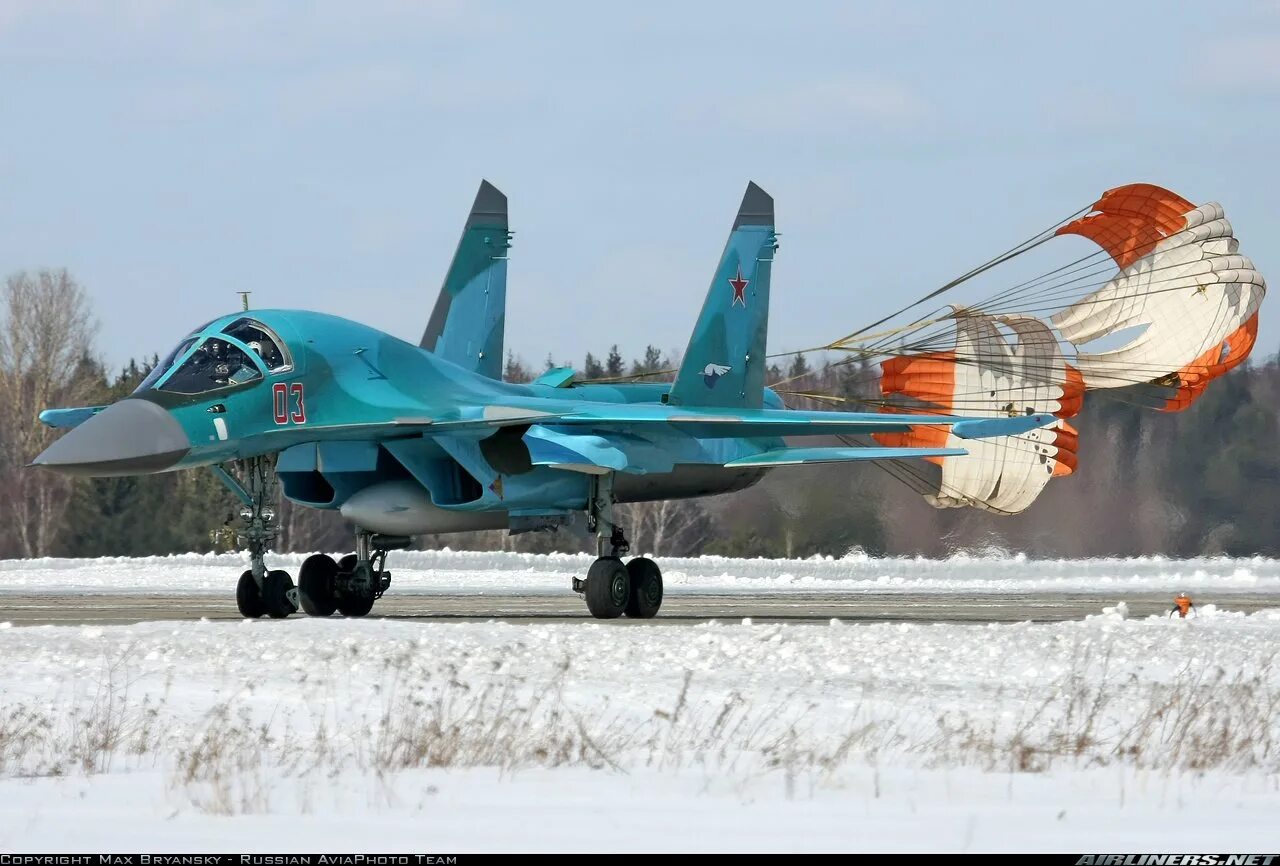 Сколько в рф су 34. Су 34 воздушный тормоз. Су-34 утенок. Су-34 бомбардировщик. Тормозной щиток Су-27.
