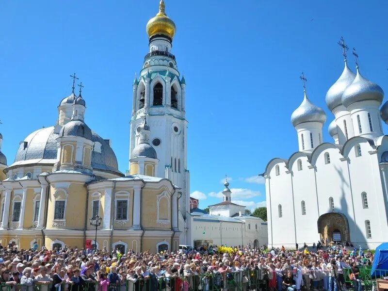 Вологда город. Кремлевская площадь Вологда. День города Вологда. Население г Вологда.