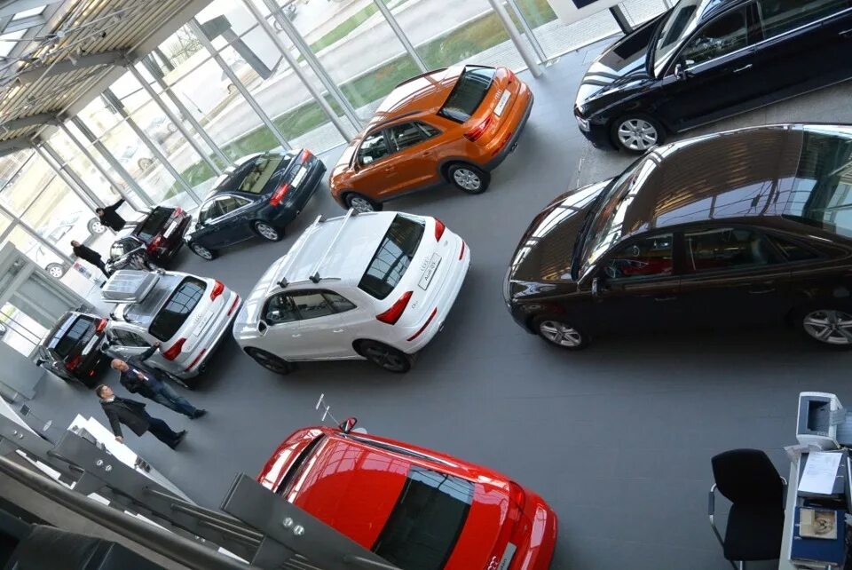 Ауди центр санкт петербург. Ауди центр тольятти. ауди центр самара. дилерский центр ауди премиум посетители. ауди центр самара атриум.