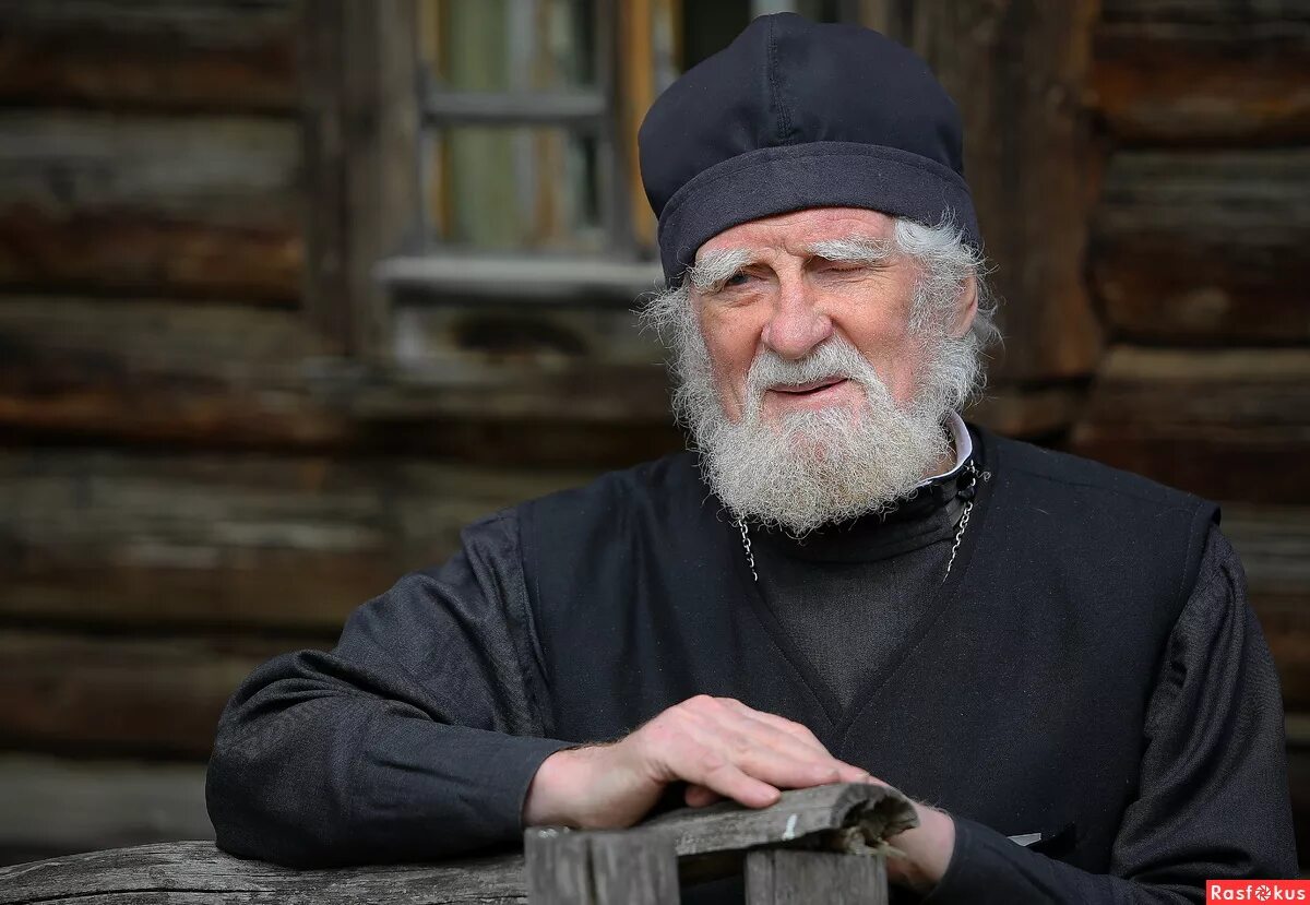 сельский священник. сельский священник. священник в деревне. бедный священник. сельский священник.