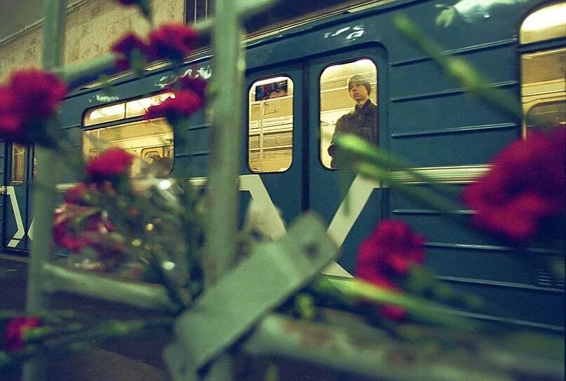 6 02 2004. Теракт в московском метро 2004 автозаводская.