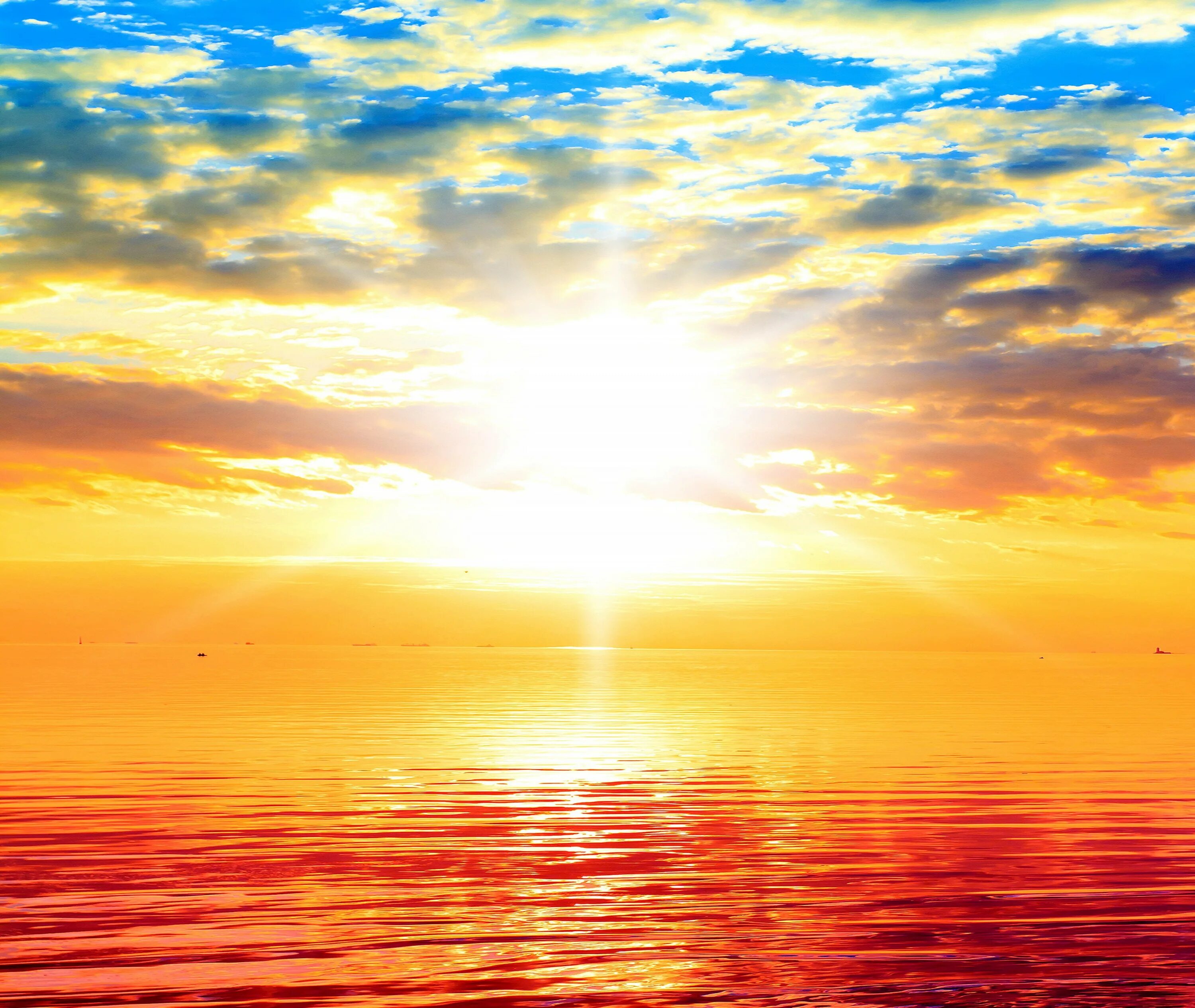 Sun us. Солнечное небо. Яркое солнце. Небо солнце. Закат над морем.