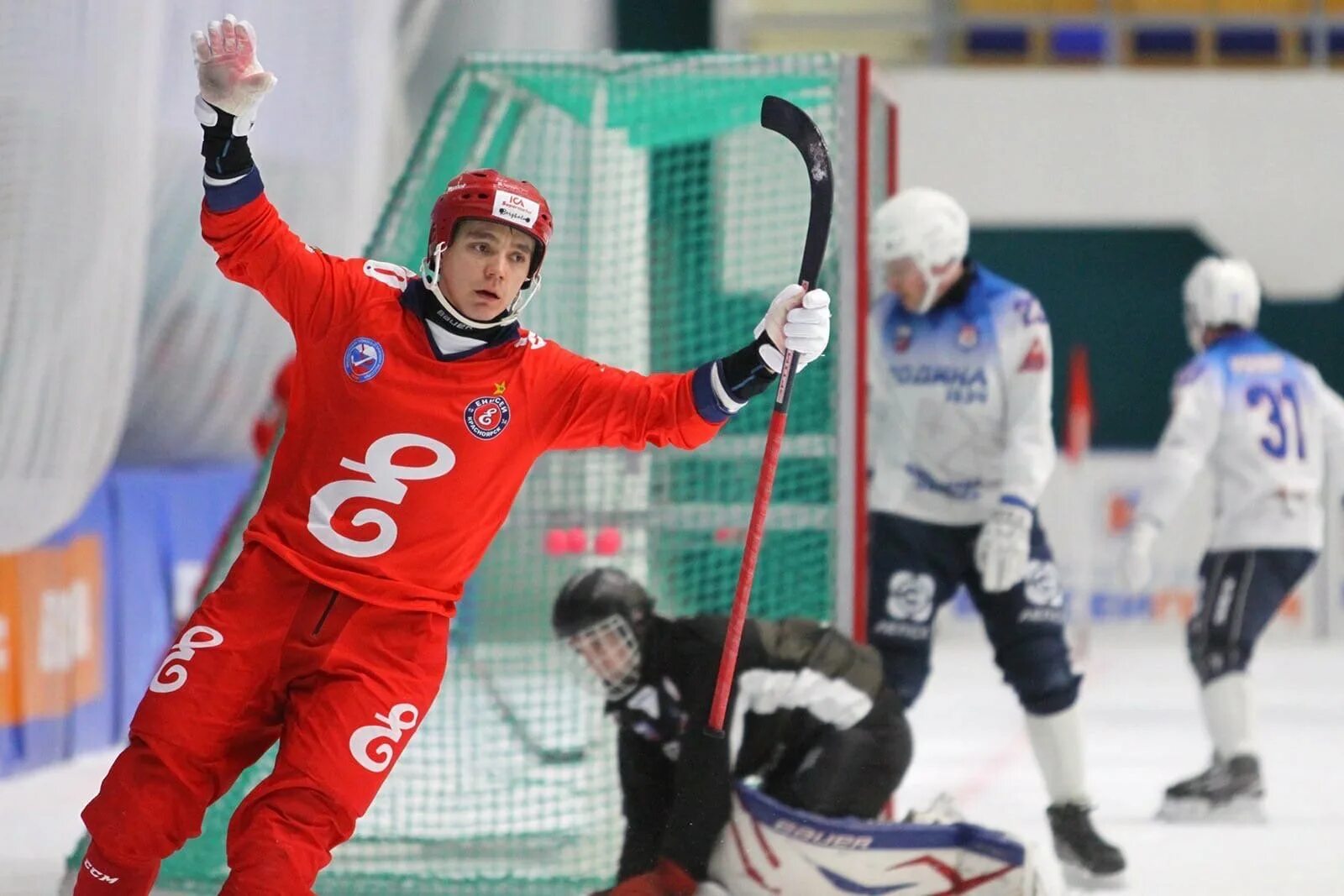 Алмаз миргазов хоккей. Алмаз миргазов хоккей с мячом. Алмаз миргазов хоккей с мячом. Хоккей с мячом енисей красноярск миргазов алмаз. Алмаз миргазов хоккей.