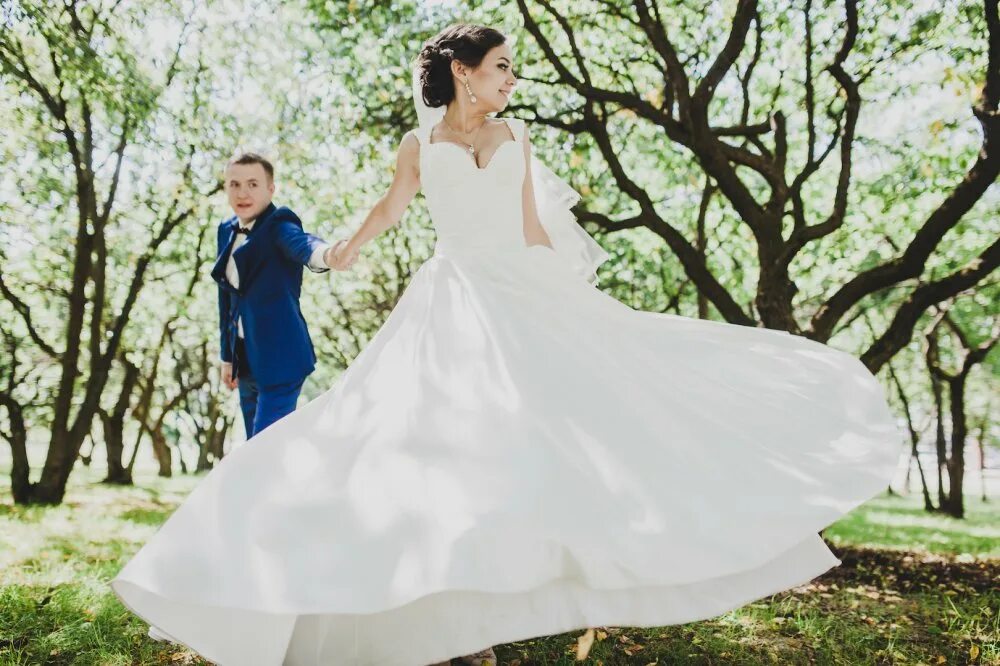 Свадебное агентство москва elizabeth wedding ru. Да свадьба. Невеста свадьба спускается. Свадебные организаторы женщины Красноярск.