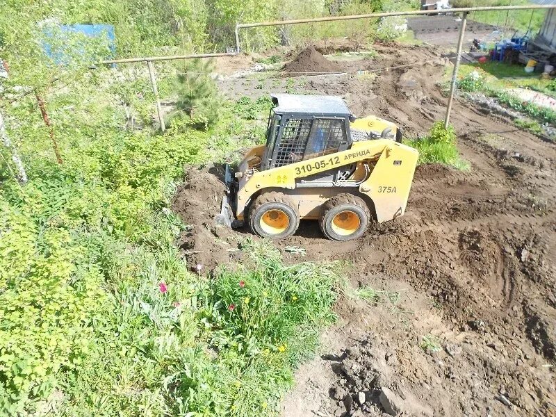 Трактор на пашне. Планировка грунта. Трактор пашет поле. Чемпионат россии по пахоте 2022 ленинградская область. Вспашка целины трактором мтз 80.
