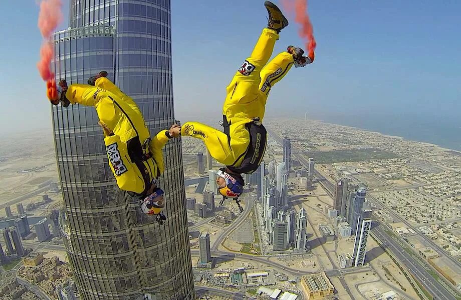 Бейскламбинг это. Рон вэй бейсджампинг. Прыжок с небоскреба. Wingsuit phantom 2. Бейс прыжок.