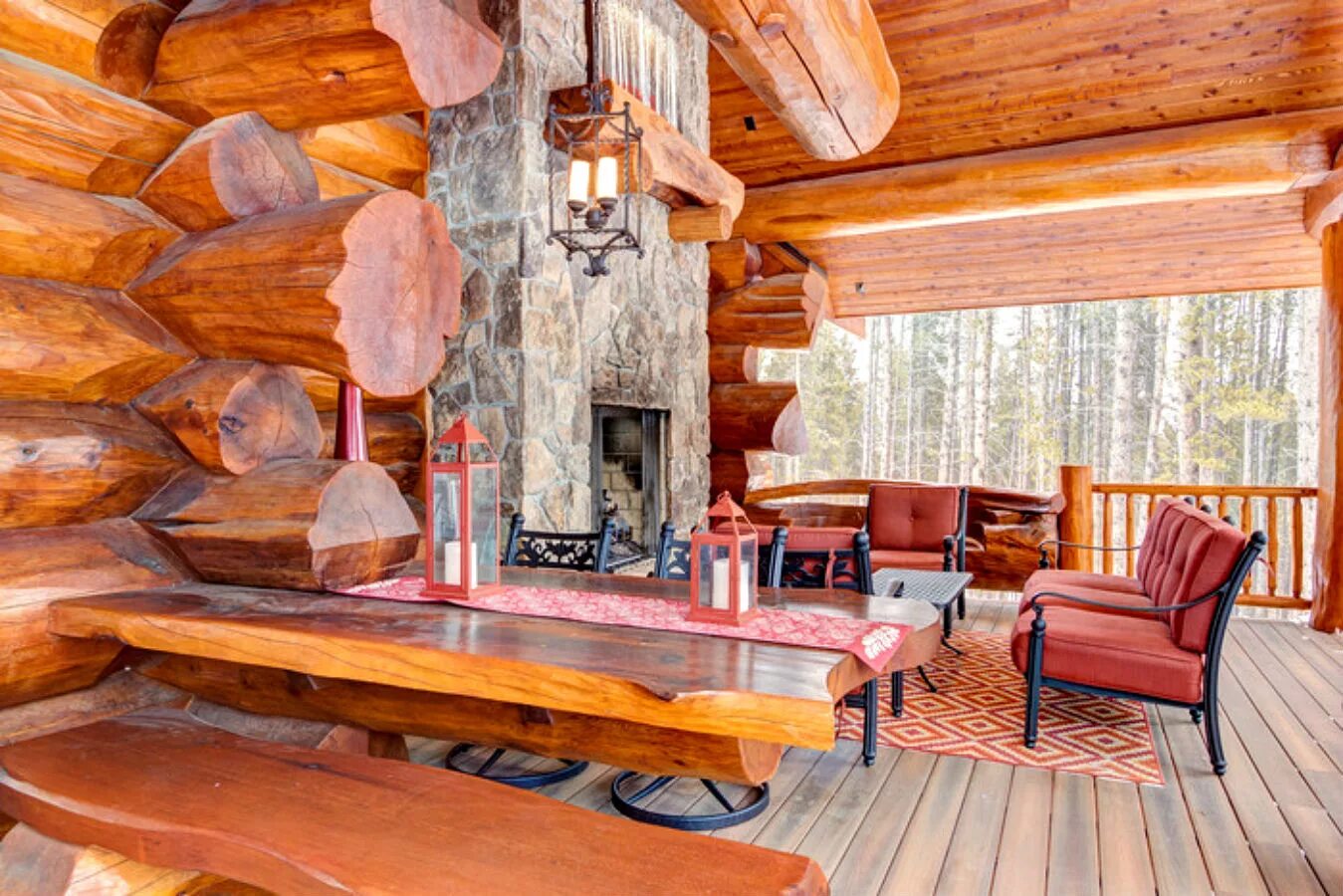 Баня из больших бревен. Бани из кедра городлес. Рубленный дом кедр. Фахверк кело. Дом из толстых бревен.