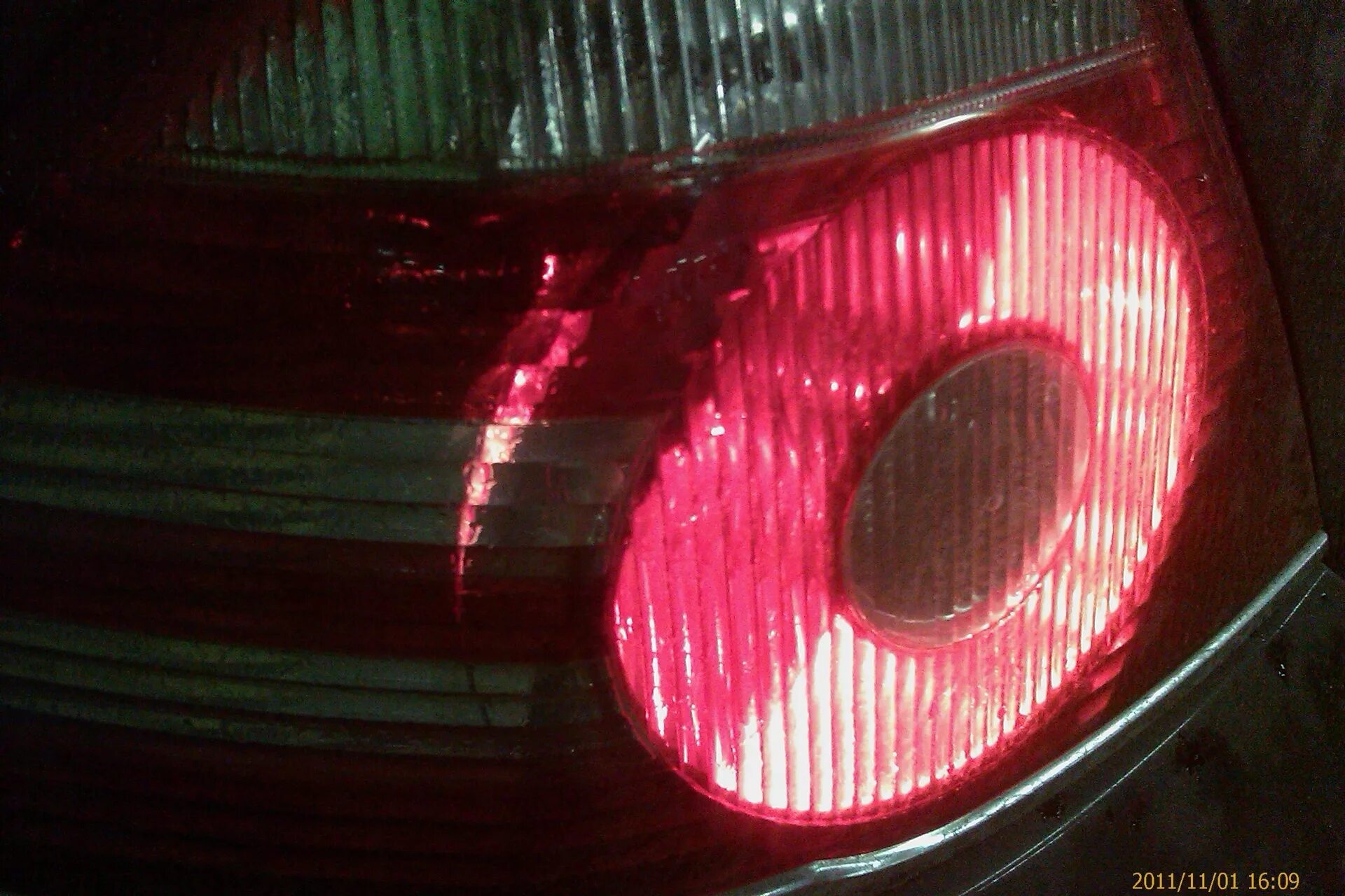Фонарь задний 3 лампы. Фара задняя сигнал ford focus 2. лампочки стоп сигнала форд мондео 3. мондео 3 лампы задних фонарей. задние стоп сигналы форд мондео 3.