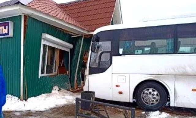 Архангельск котлас тур автобусные. Автобус Красноборск Архангельск. Котласский автобус. Автостанция Красноборск. Автобусы Архангельск.