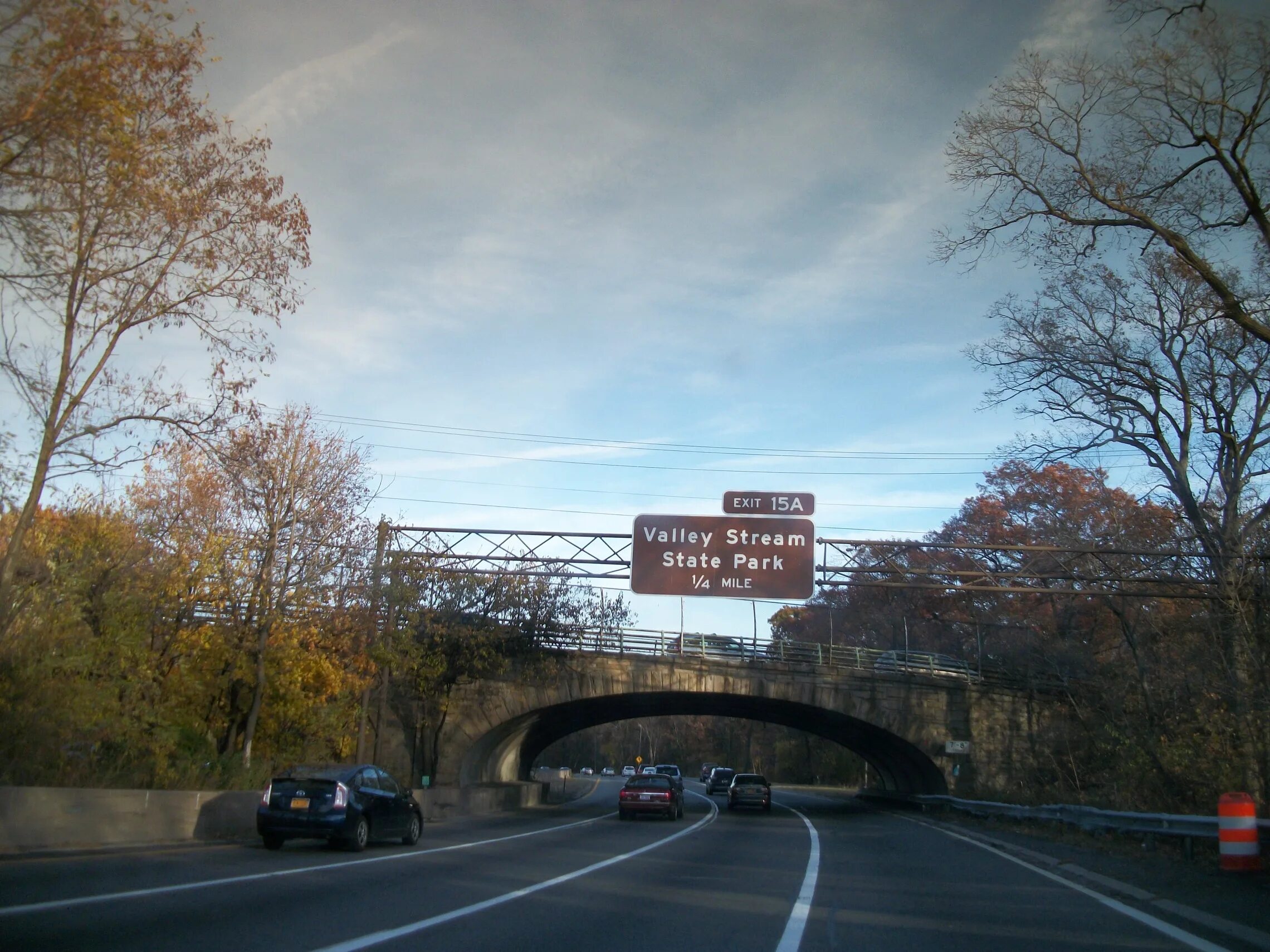 Southern State Parkway. Мошолу-Парквей Нью Йорк. Нью Йорк дорога день солнце. State Park sign.