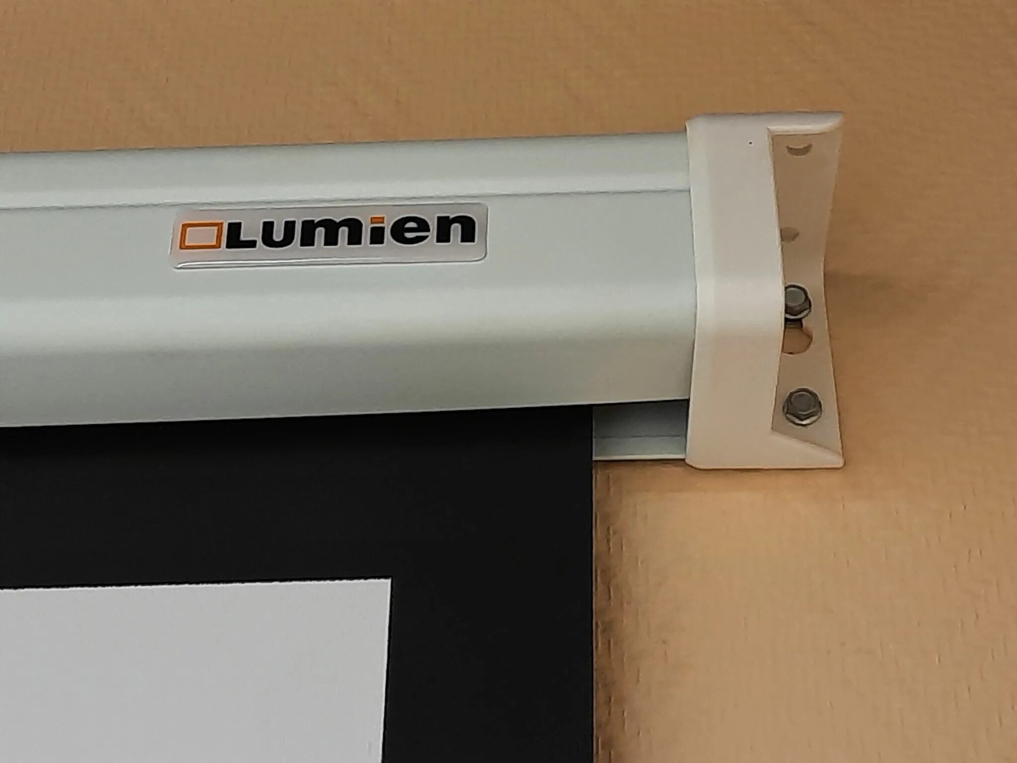 Lumien master control. Проекционный экран с электроприводом Lumien Master Control. Настенный экран Lumien Master picture. Экран Lumien LMP-100134. Экран проектора Lumien Master запчасти.