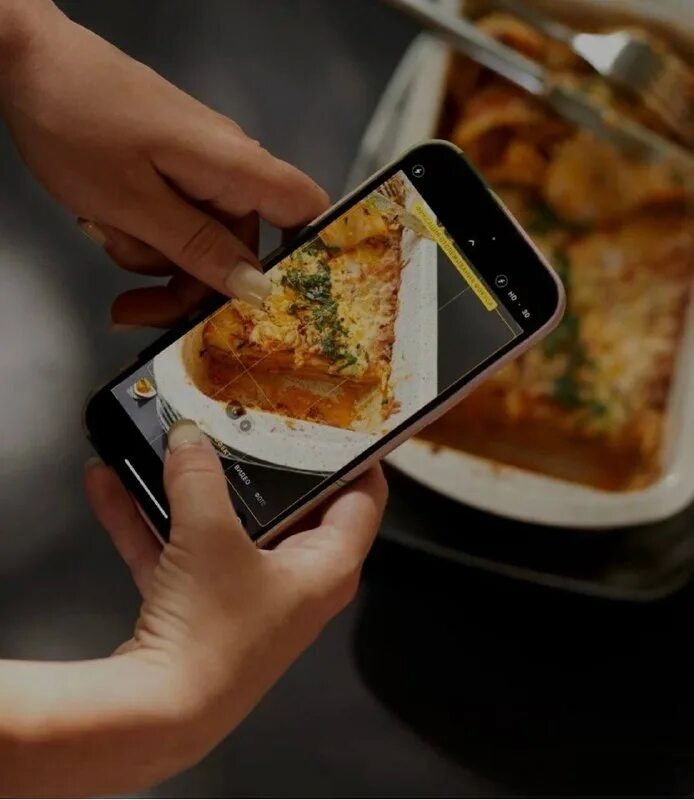 что готовить на ужин. питание в жару. пищевой светофор. Fortifying food. девушка готовит.