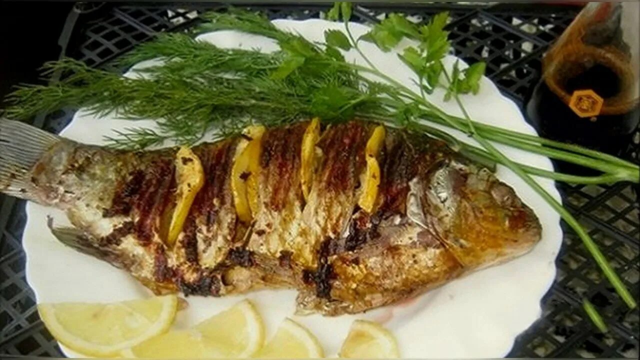Карась в духовке. Карась в духовке с лимоном. Карась с лимоном в духовке. Карась в духовке с лимоном. Запеченный лещ.