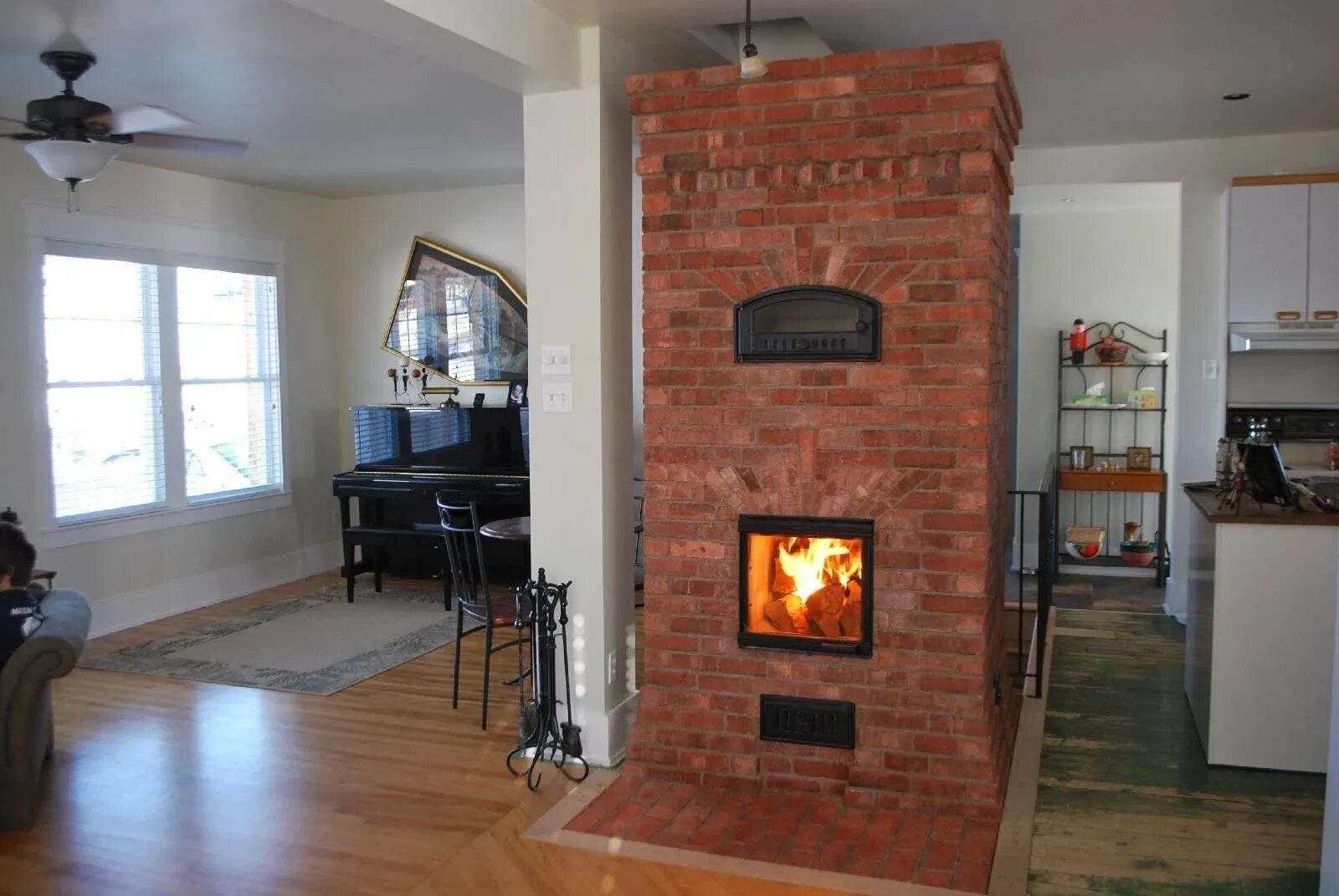 Кирпичная печь в частный дом. Отопительная кирпичная печь 100кв. кирпичная голландка. кирпичная печь голландка. печь шведка с камином.