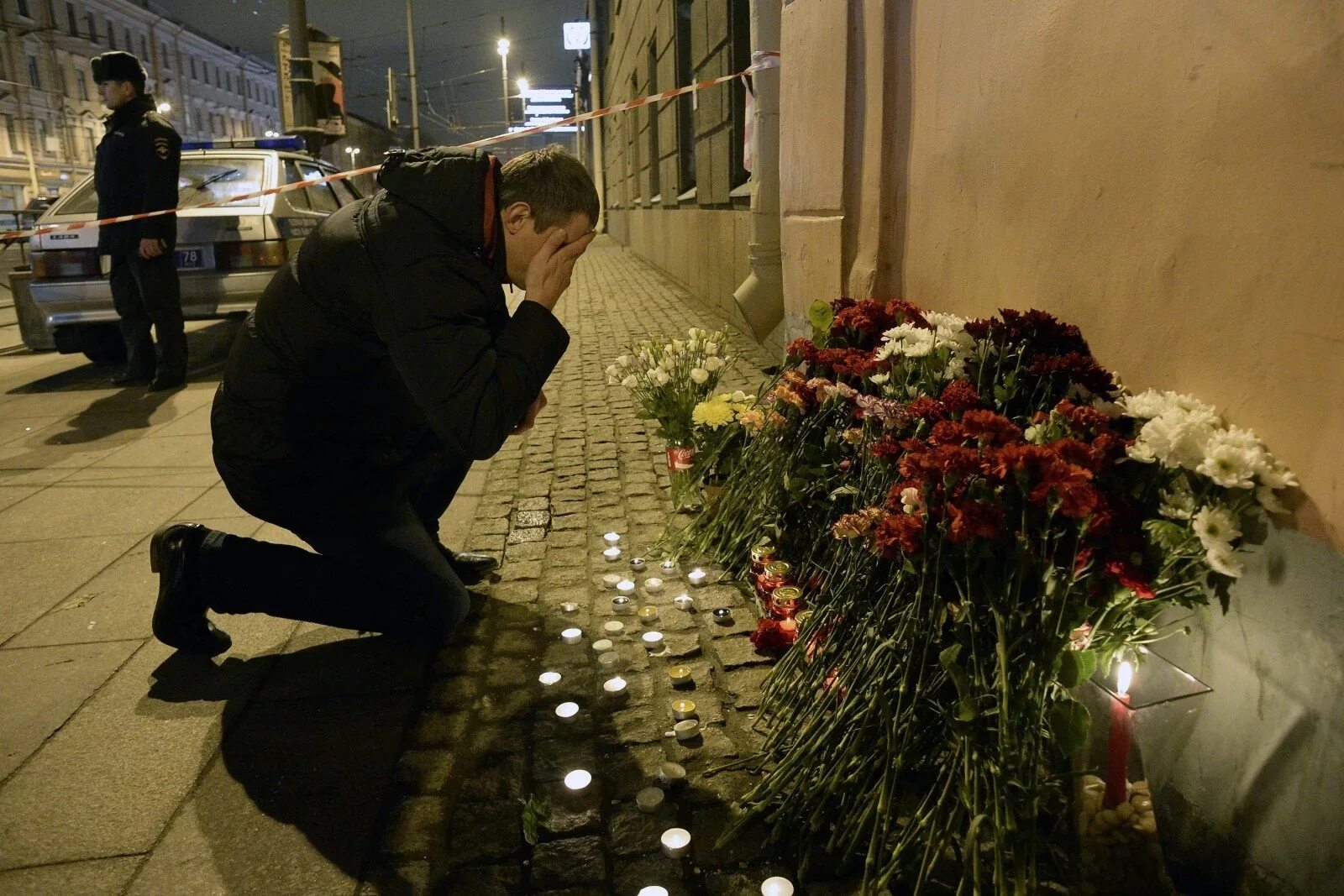 В память написали песню теракт. Взрыв в метро Санкт Петербурга 2017. Теракт в СПБ Технологический институт. Теракт в Петербургском метрополитене.