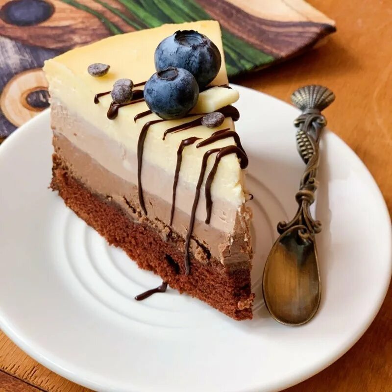 чизкейк шоколадный чизберри. чизкейк "три шоколада". чизкейк три. торт чизкейк три шоколада. чизкейк три.