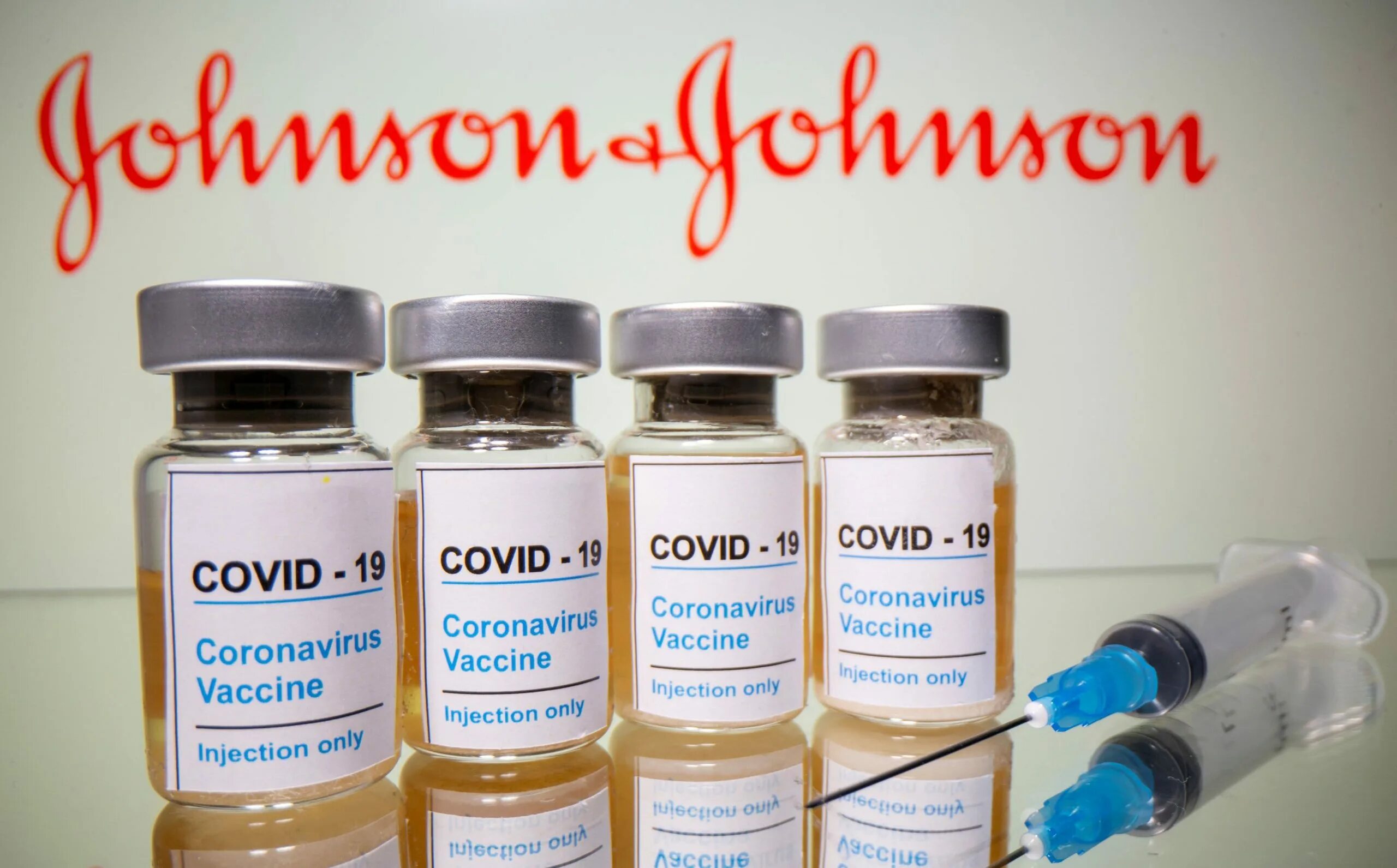 Вакцина 100. Вакцина Джонсон и Джонсон от коронавируса. Вакцина Johnson & Johnson против Covid-19. Johnson Johnson вакцина от коронавируса. Moderna коронавируса вакцина.