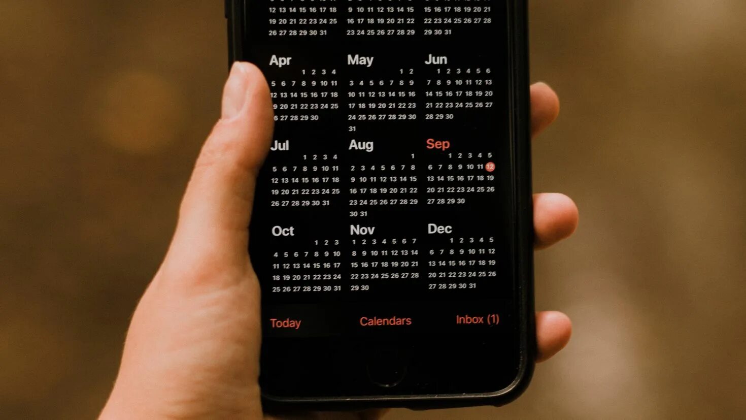 Календарь в телефоне. Календарь на экране смартфона. Iphone Calendar. Картинка календарь в телефоне.