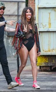Kesha Arrives at LAX Airport in Los Angeles - Celebrity Wiki - onceleb.wiki...
