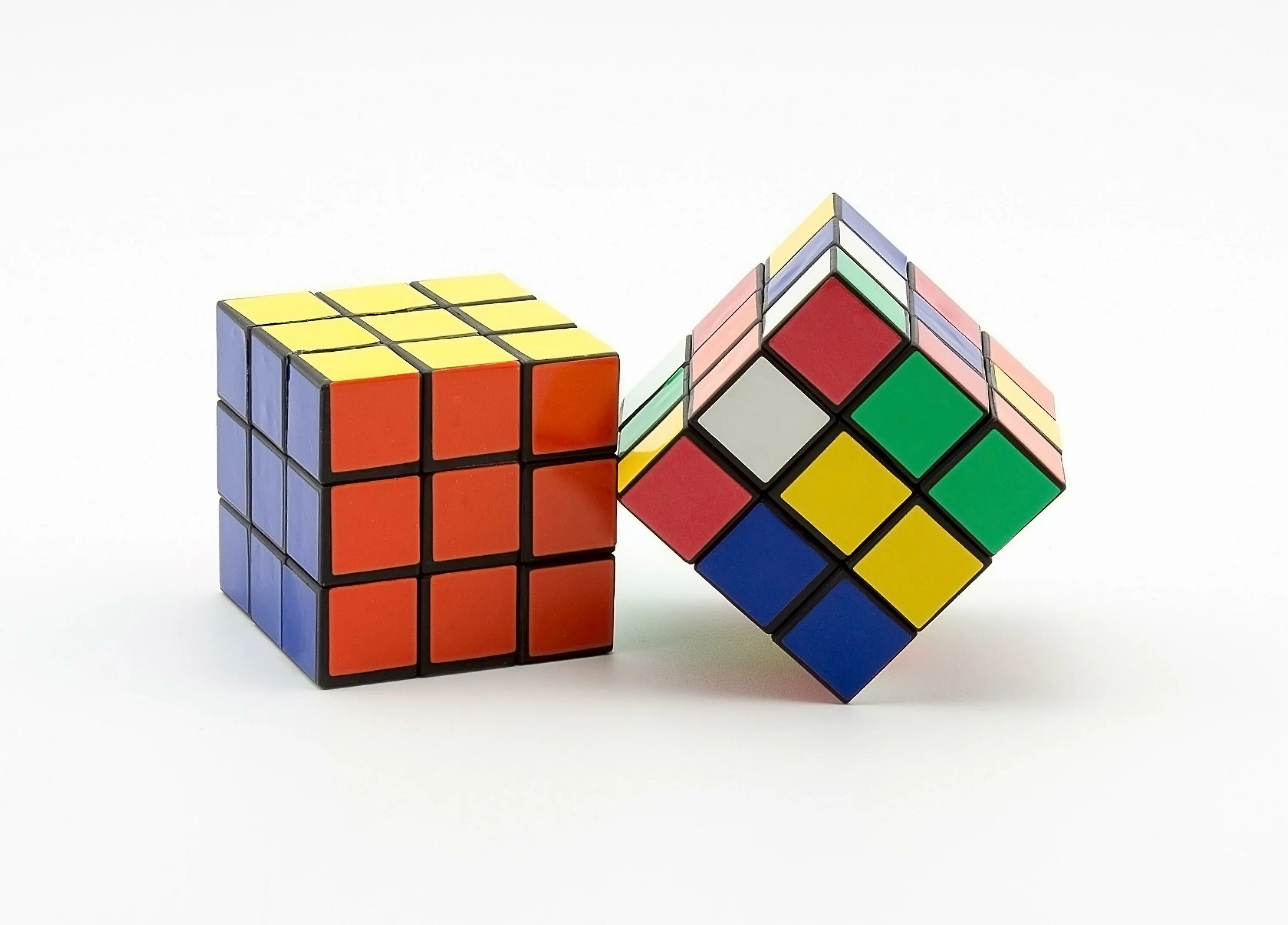 Кубик рубика воде. Rubiks Kube 3x3. Кубик Рубика фон. Асимметричный кубик Рубика. Кубик рубик белый.