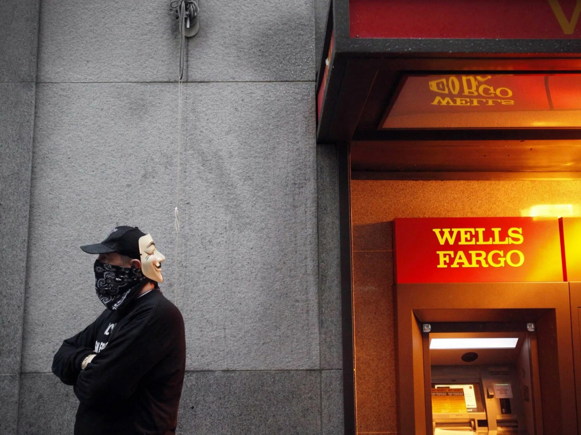 Ограбление банка. Ограбление wells Fargo. Грабитель банков. Как украсть банк