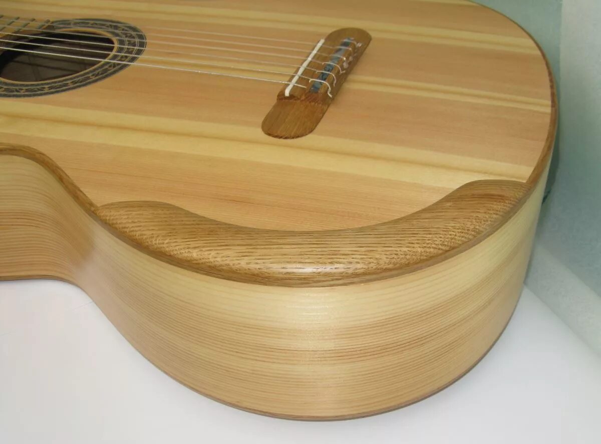Гитара из массива. Armrest для гитары. накладка на гитару акустическую. накладка на деке гитары. гитара из шпона.