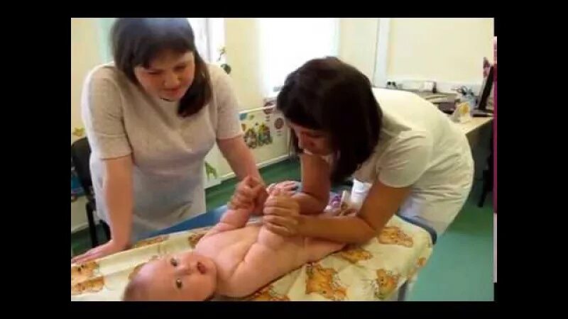 Массаж ребенку с 6-8 месяцев. Массаж для новорожденных 3 месяца. Поверхность для массажа ребенка. Лфк для ребенка 7 месяцев. Массаж для грудничков 5 месяцев.