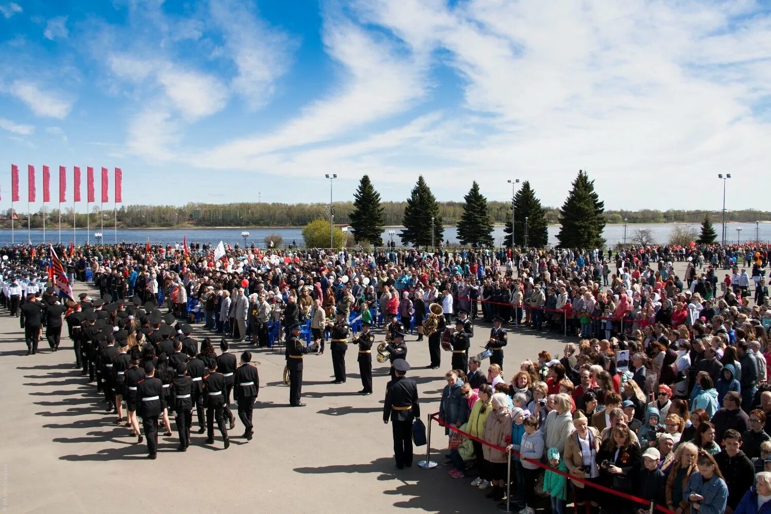 Улица 9 мая рыбинск. 9 Мая Рыбинск. День Победы Рыбинск. Площадь 9 мая Рыбинск. Рынок 9 мая Рыбинск.