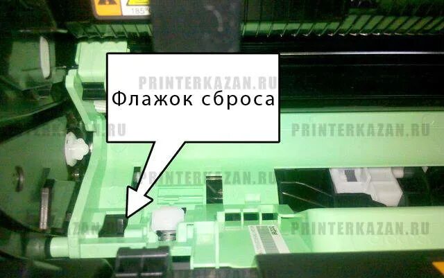 Сброс принтера бразер. DCP 1512r картридж. Счетчик тонера brother на картридже. TN 1075 сброс счетчика на картридже. Флажок в принтере.