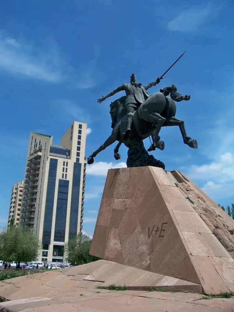 памятник в ереване