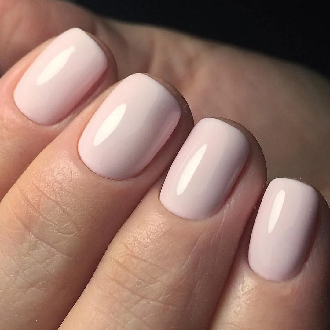 Маникюр на короткие ногти нежные. Нежный маникюр на короткие светлые тона. Нежный розовый матовый маникюр. Маникюр на короткие ногти нежные. Матовый маникюр пастельных тонов.