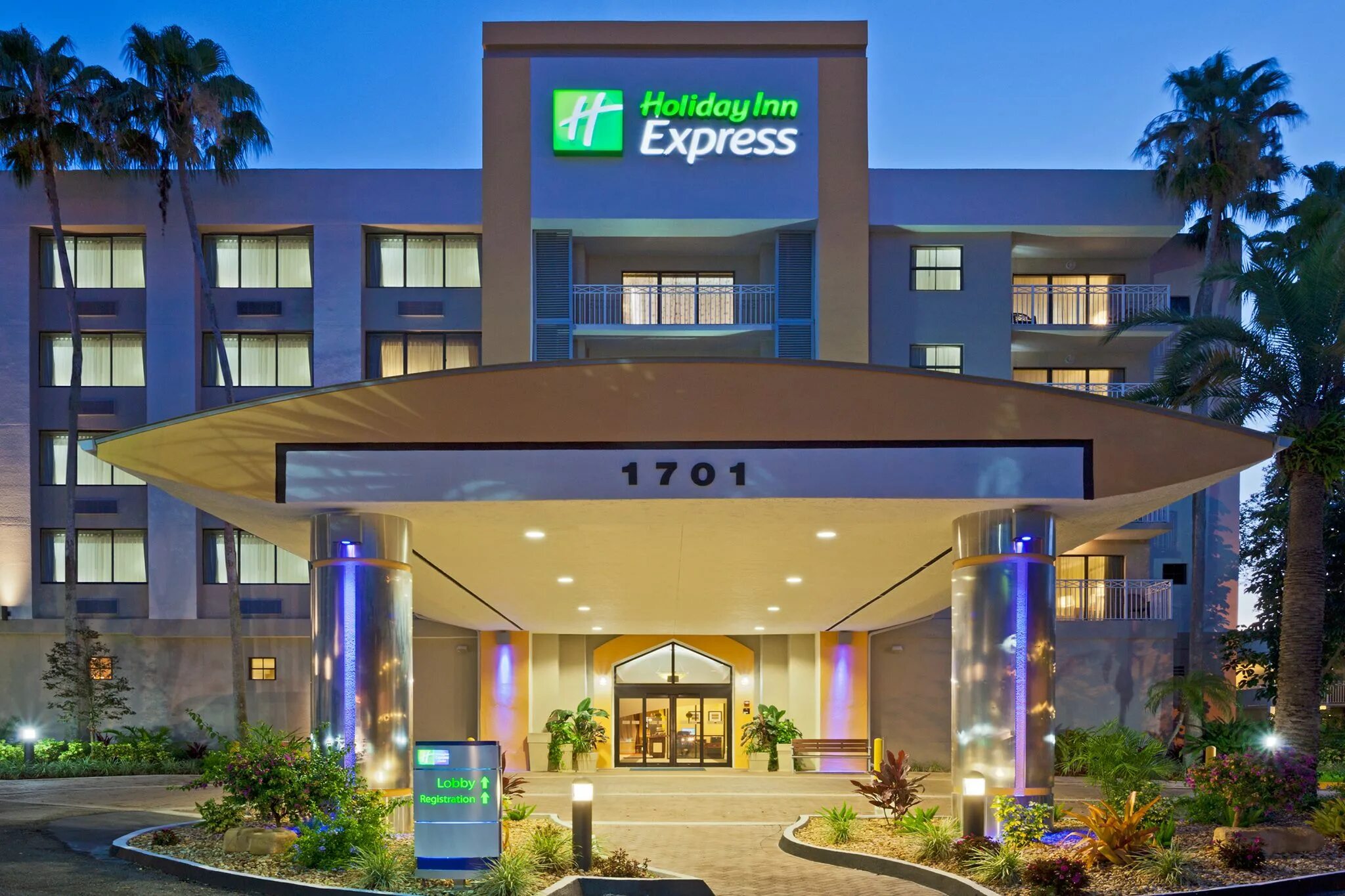 Holiday Inn Express сеть отелей. Holiday Inn Dubai Джумейра. Holiday Inn Express Алматы. Holiday Inn Express Dubai Jumeirah 2* (Джумейра).
