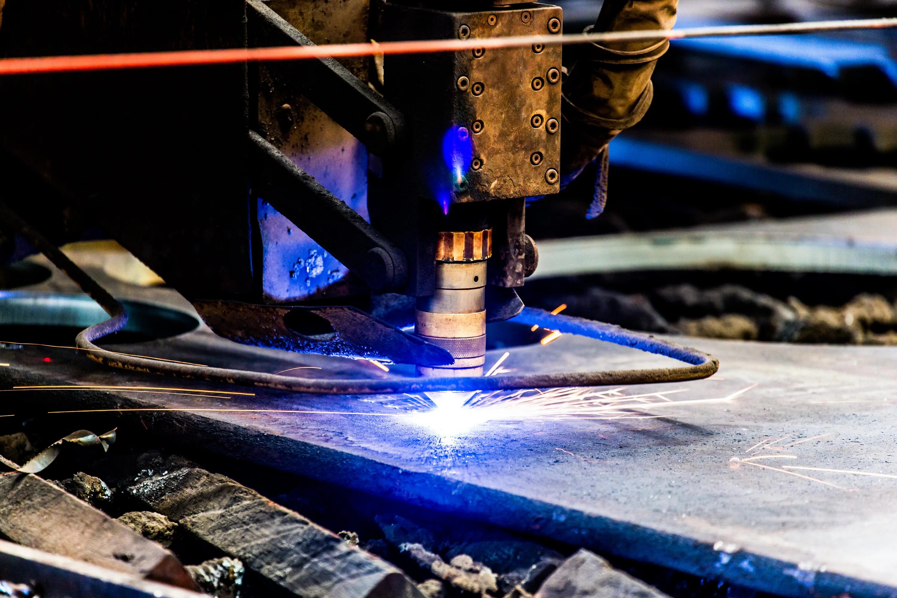 Как обрабатывают металл. Plasma cutting. лазер в металлургии. металлургия сварки. электрическая обработка металлов.