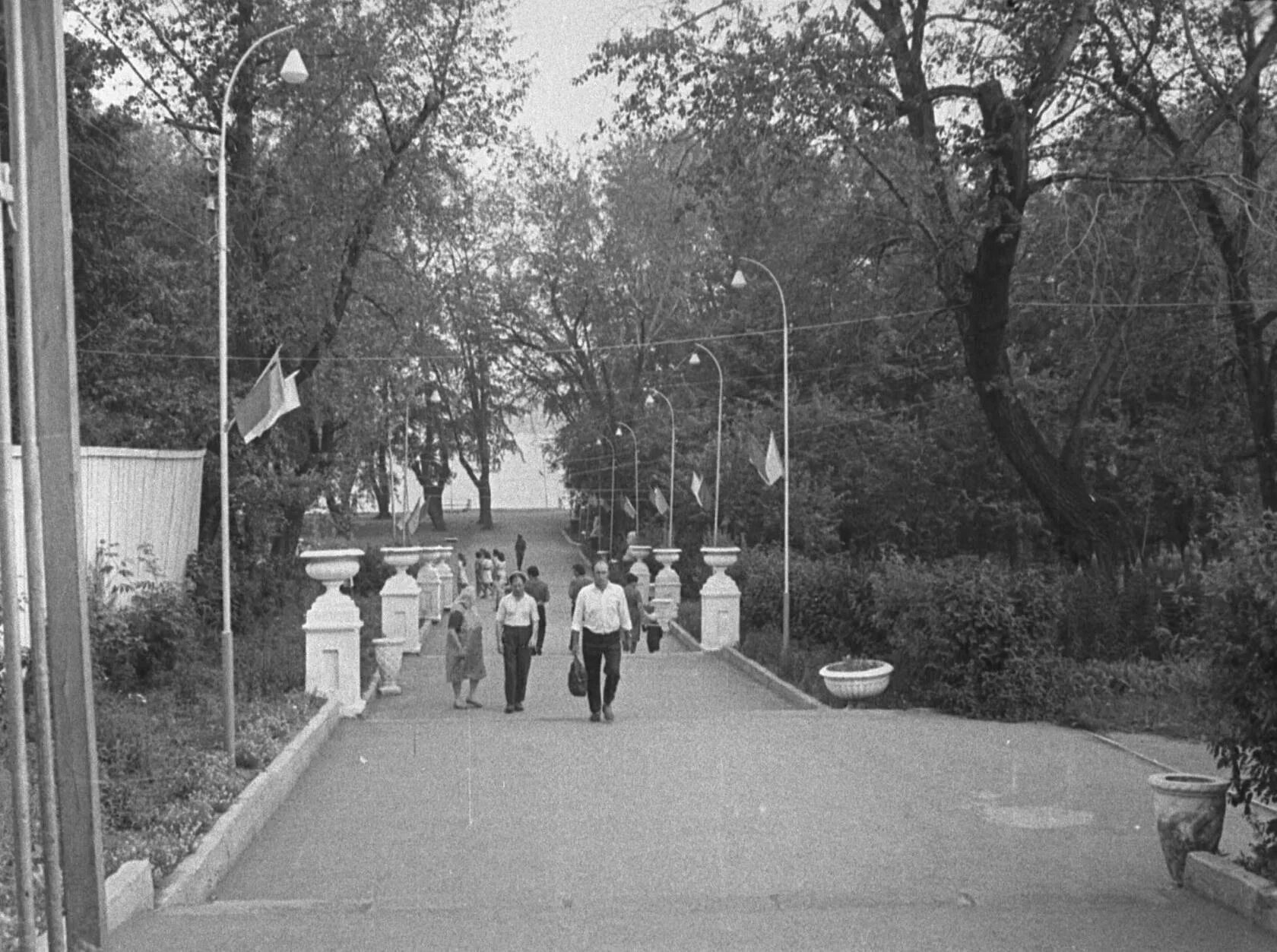 Парк горького нижний тагил. Парк Бондина Нижний Тагил. Старый парк Бондина в Нижнем Тагиле. Парк культуры в Нижнем Тагиле в 1970. Парк Бондина Нижний Тагил 90 е годы.