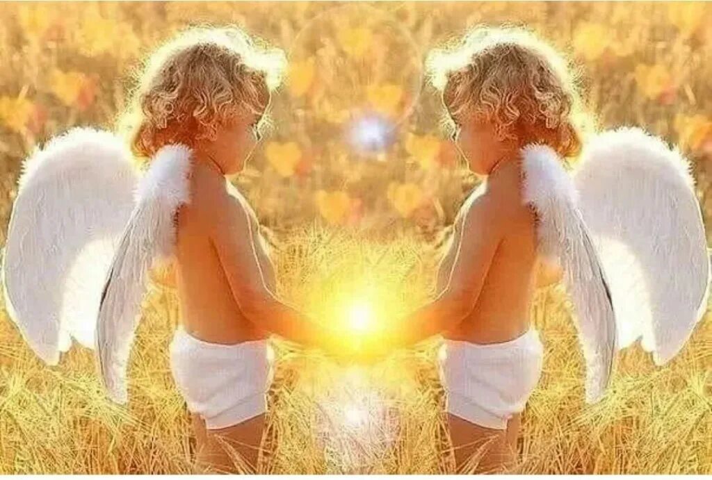 Группа светлый ангел. Стихи про крылья. Родители это два крыла стих. Ангел младенец. Художница michelle m.