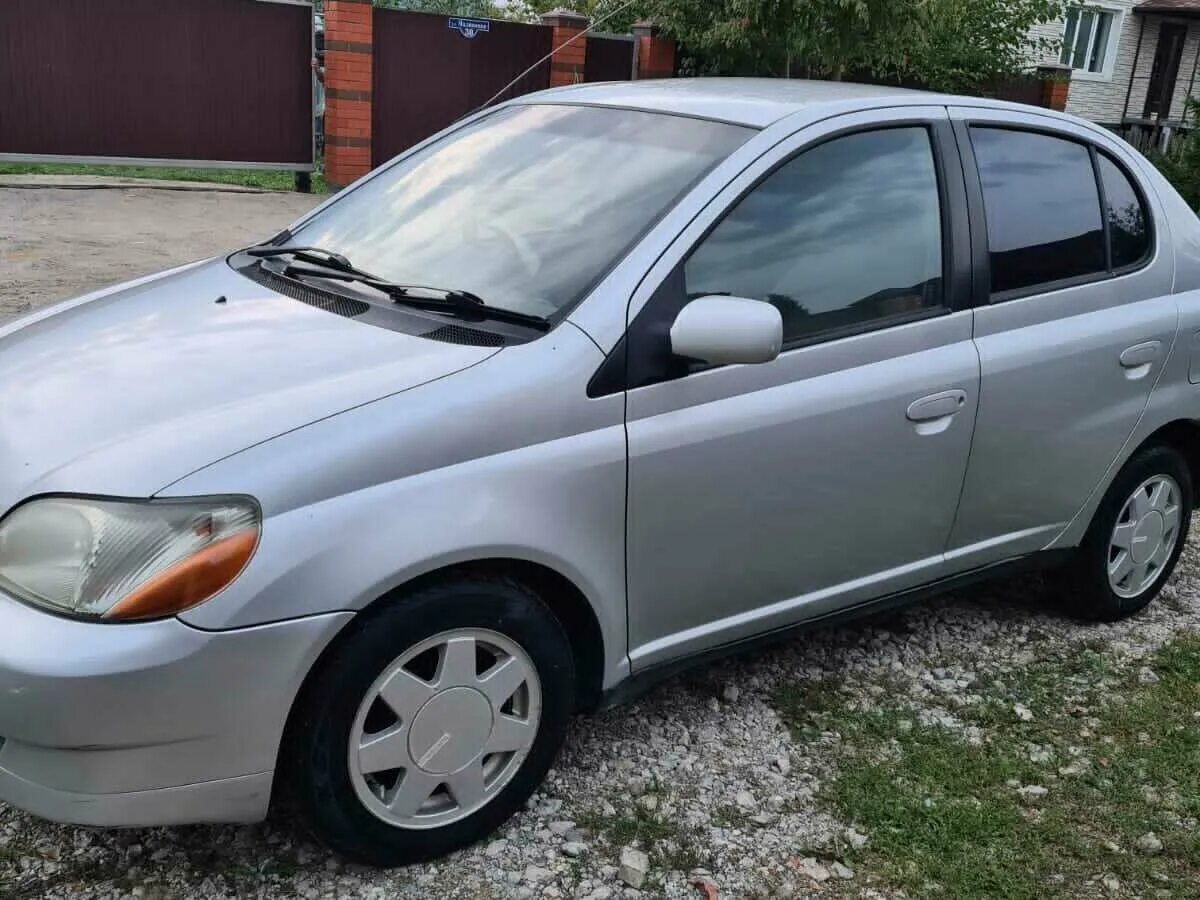 Платц 2000 года. Тойота Платц 2005. Toyota Platz 1999. Toyota Platz 1999-2005. Тойота Платц 1999.