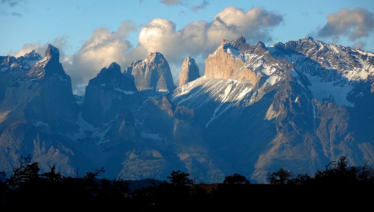 анды чили. анды чили. чили парк торрес дель пайне. патагонские кордильеры. чили андский хребет.