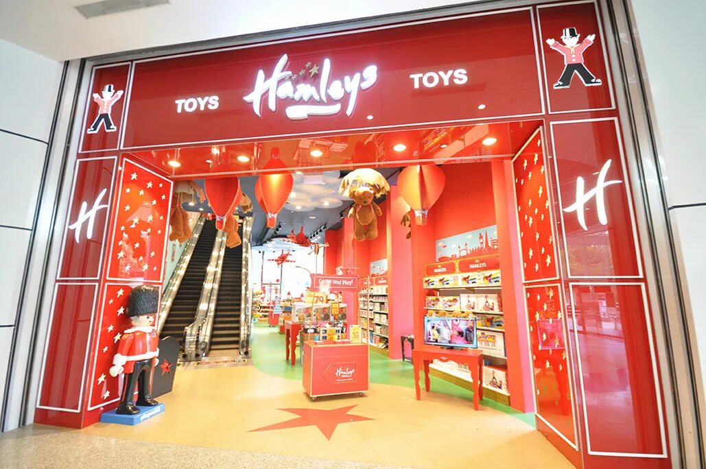 Hamleys london. Hamleys магазин игрушек в Лондоне. Хэмлис Лубянка. Хэмлис в Лондоне. Hamleys ТЦ галерея.