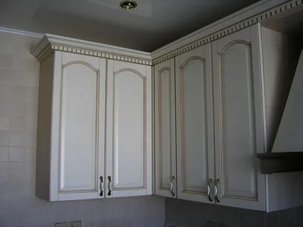 Планка на верхних шкафах кухни