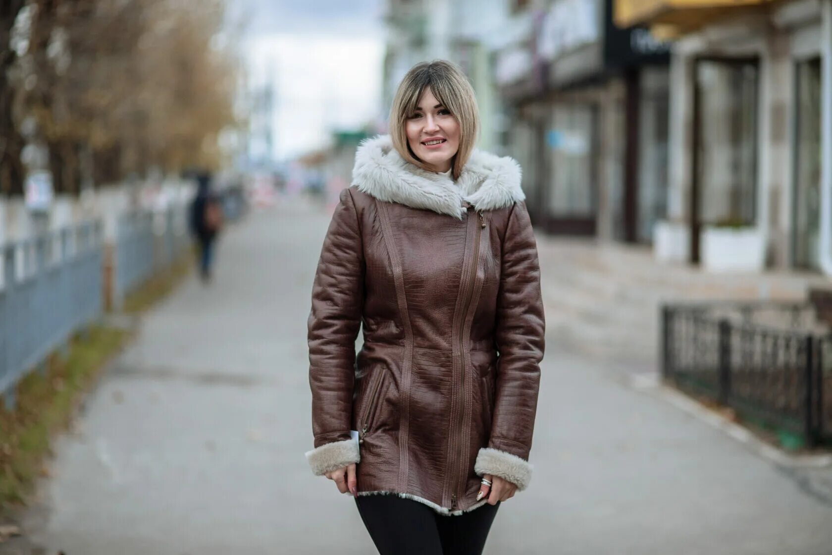 Шарф под дубленку. Дубленка женская. женщина в дубленке. шарф с дубленкой. дубленка женская с шарфом.