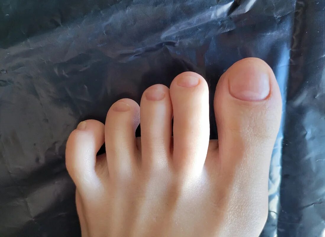 Pro feet. Педикюр стопы. Педикюр в домашних условиях. Педикюр домашнее селфи.