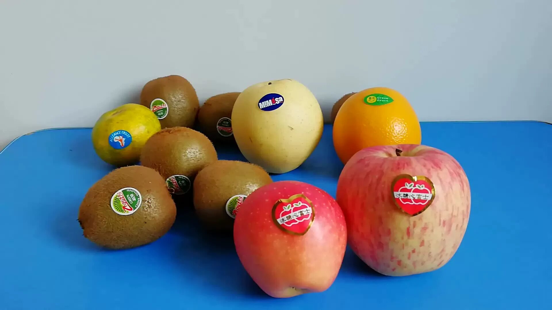Стикеры фрукты. Фрукты и овощи (с наклейками). Наклейки "фрукты". Наклейки на фруктах съедобны. Нажмите на фрукт