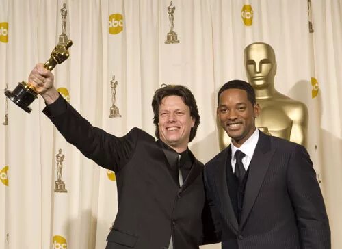 Дэн футтерман. Режиссер мартин скорсезе. Премия оскар в россии. Премии оскар 2006. Уилл смит на вручении оскара.