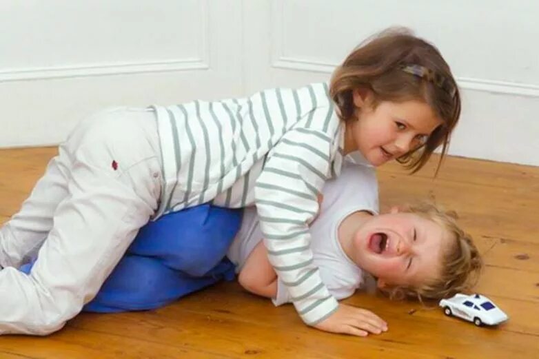 Fight my sister. Sister vs brother fight. Детские драки брата и сестры. Brother vs sister part 2. Brother sister fight.