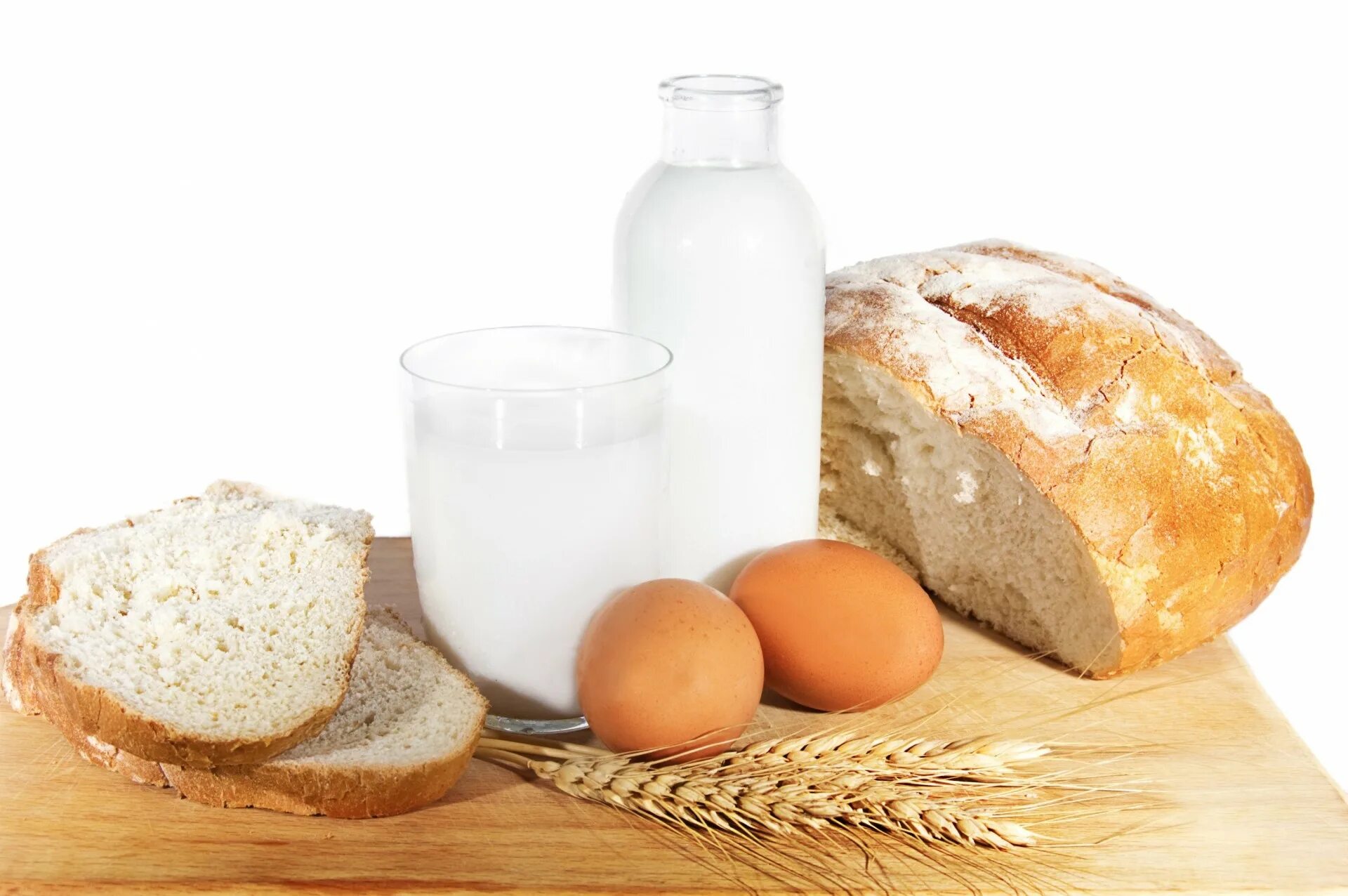 Хлеб и молоко. Хлеб молоко яйца. мясо молоко хлеб. молоко и яйца. хлеб колбаса молоко.